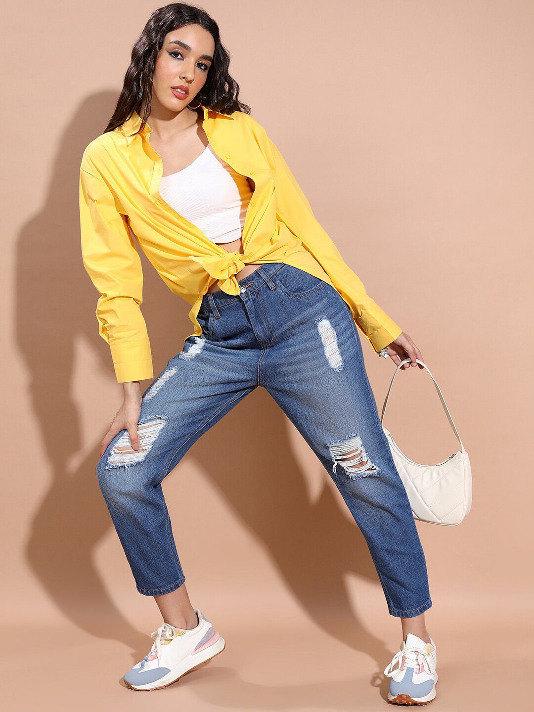 Women Mid-Rise Straight Fit Mildly Distressed Light Fade Jeans - Image 3