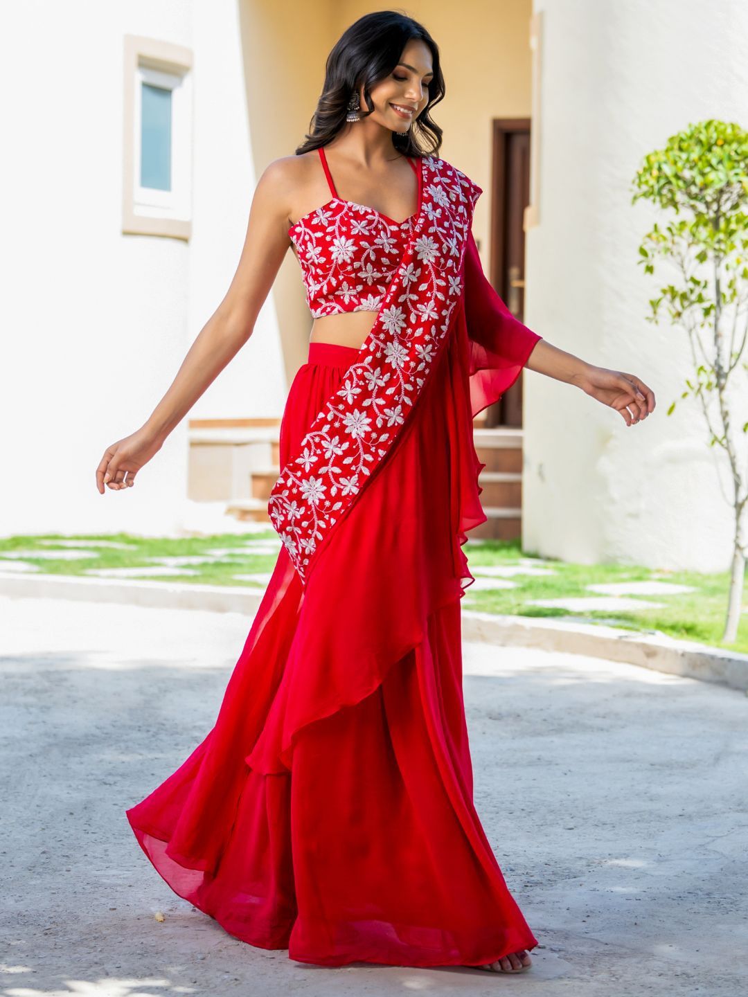 HOUSE OF JAMOTI Floral Embroidered Saree - Image 2