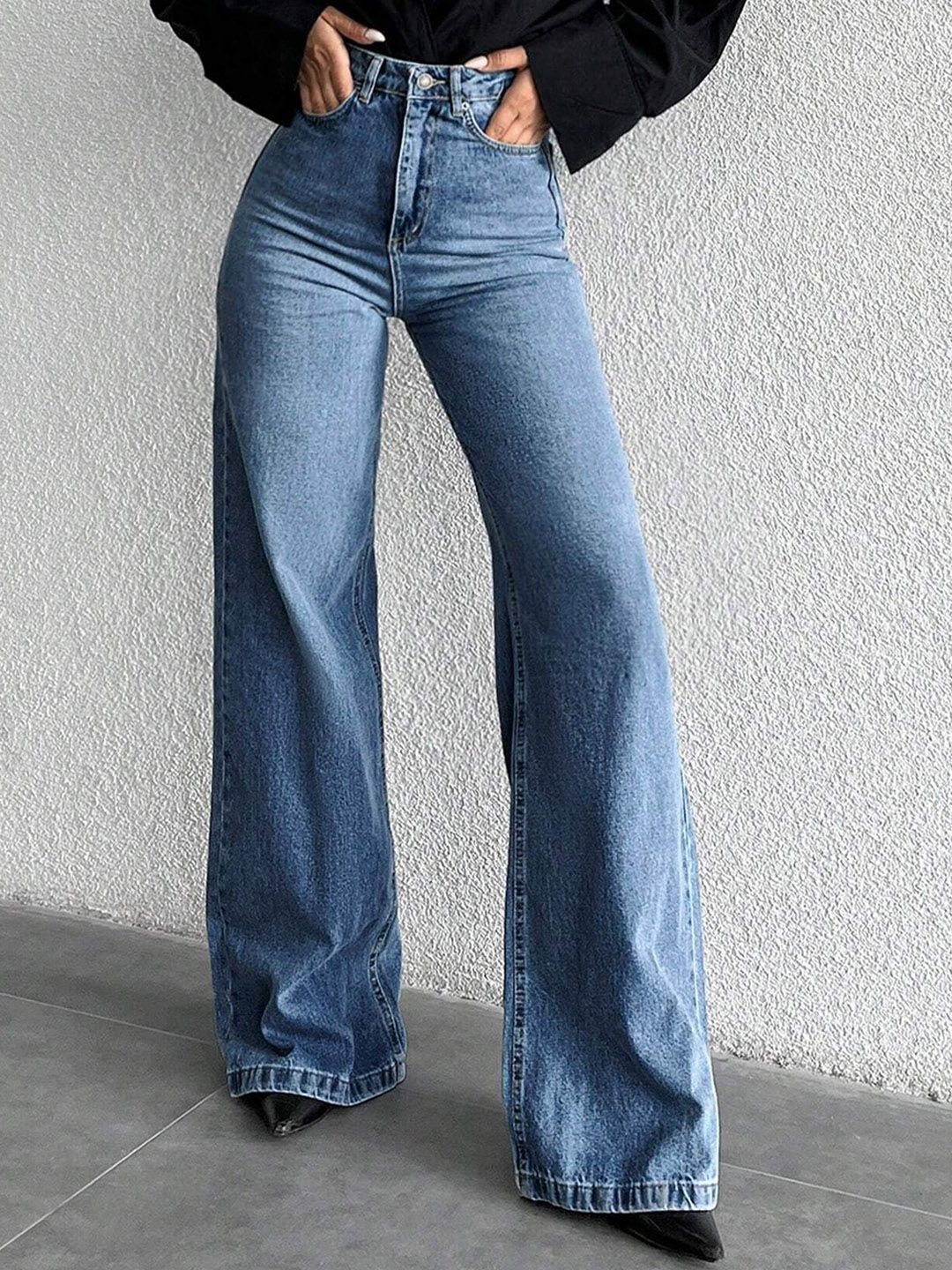 Women Comfort Regular Fit High-Rise Light Fade Stretchable Jeans