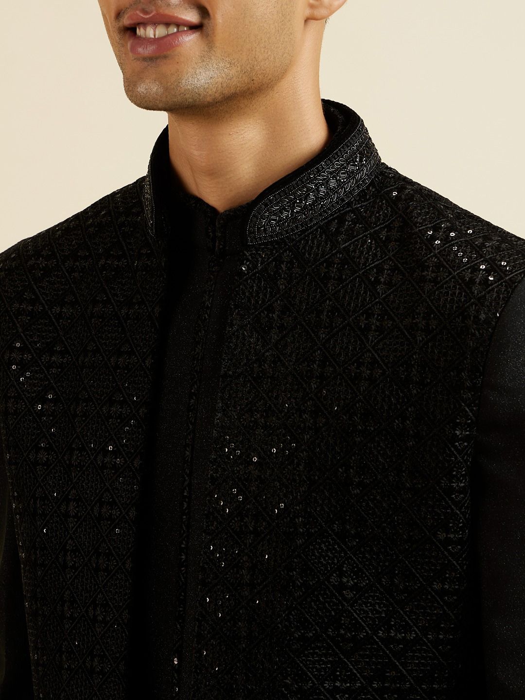 Men Sequinned Embroidered Sherwani Set - Image 3