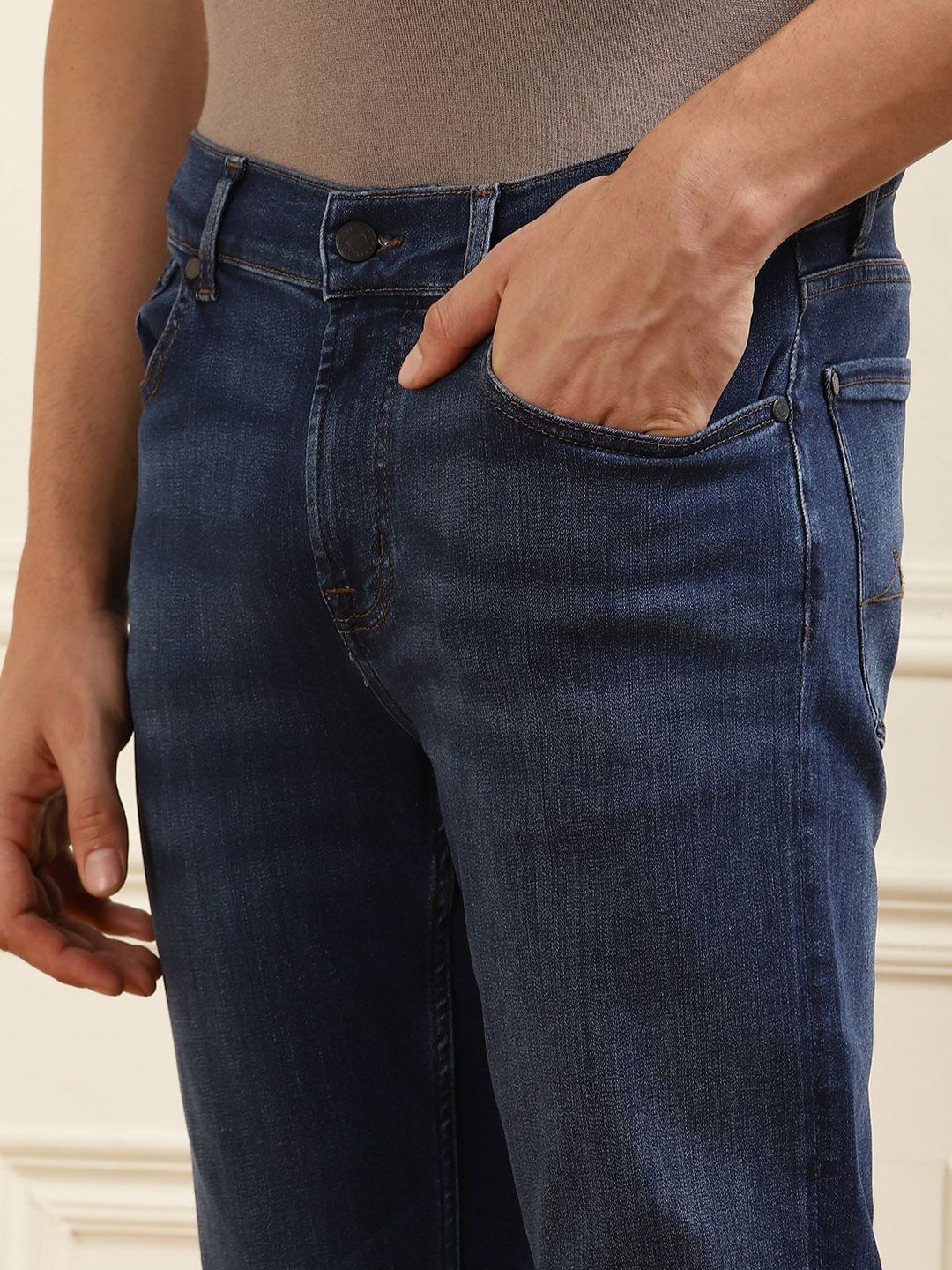 7 For All Mankind Men Slim Fit Luxe Performance Plus Light Whiskers Jeans - Image 4