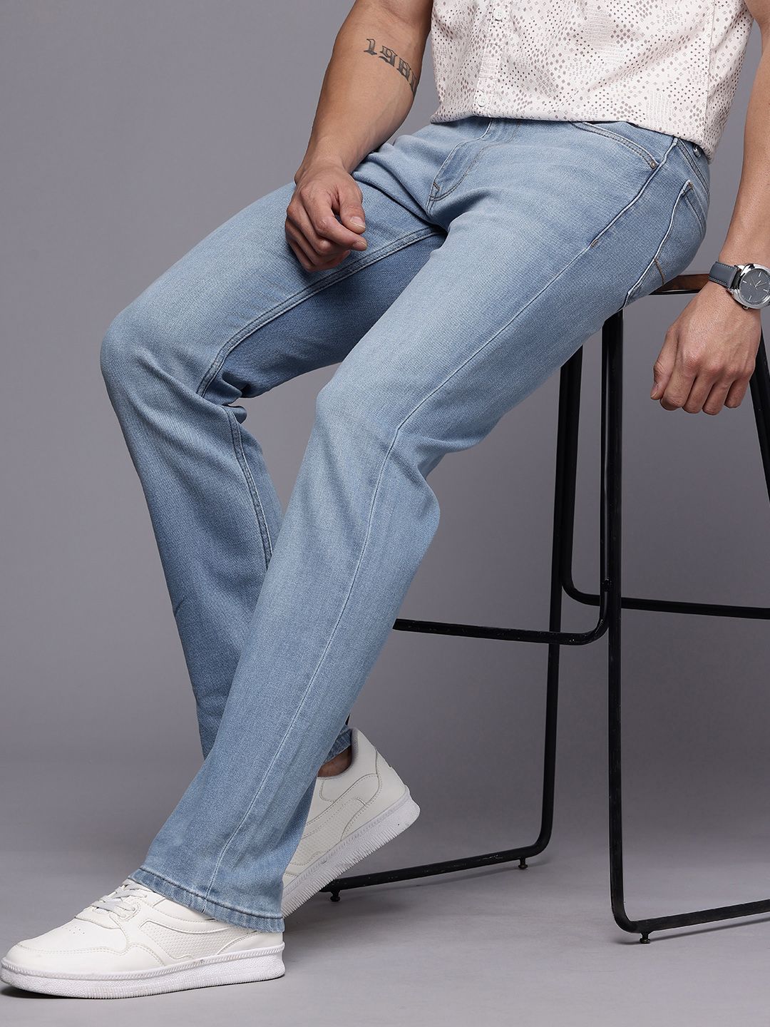 Men Regular Fit Mid-Rise Light Fade Stretchable Jeans