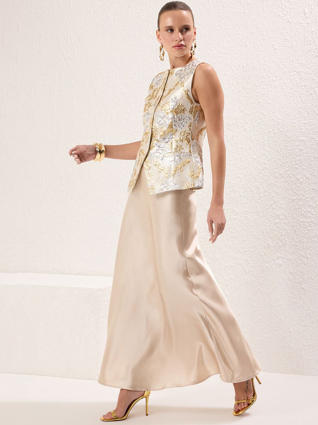 Floral Self Design Round Neck Waistcoat With Skirt - Image 4