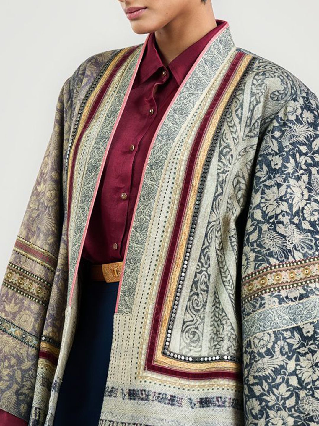 Women Floral Printed Tailored Jacket with Sequinned - Image 3