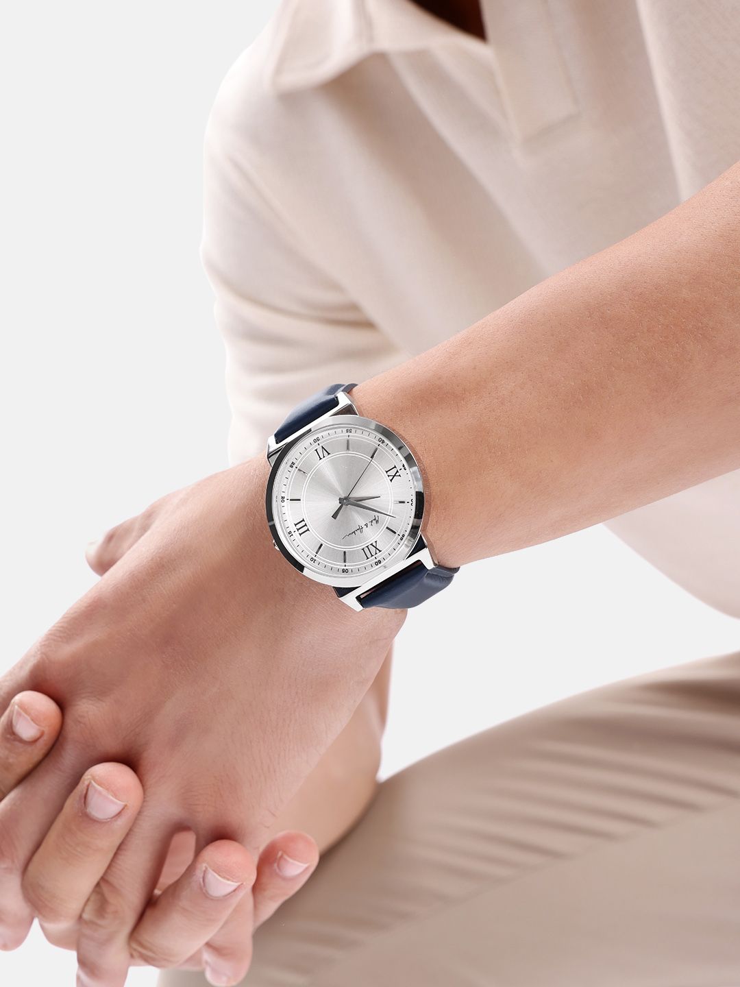 Unisex Brass Dial & Leather Straps Analogue Watch