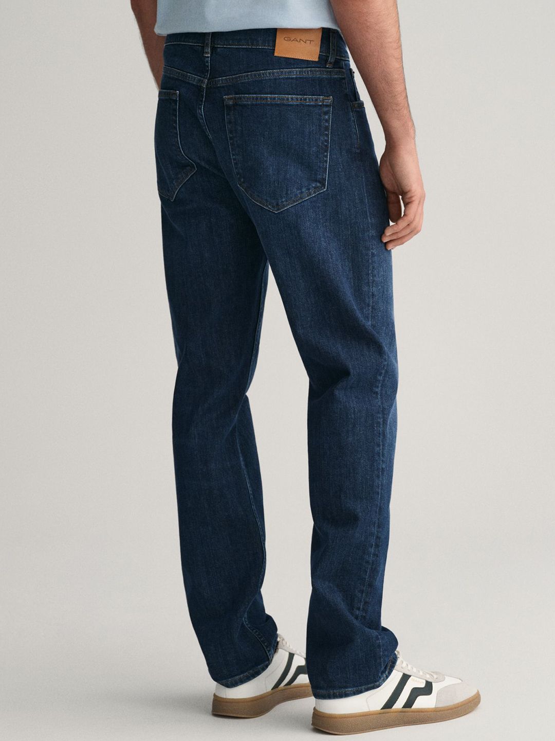 GANT Men Washed Mid-Rise Regular Fit Jeans - Image 2