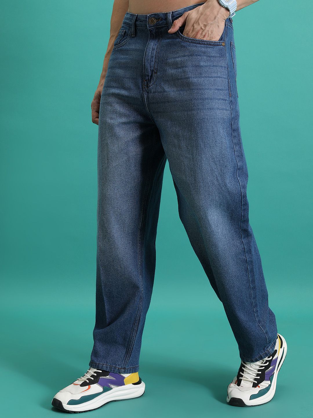 Men Loose Baggy Fit Clean Look Light Fade Cotton Jeans - Image 4