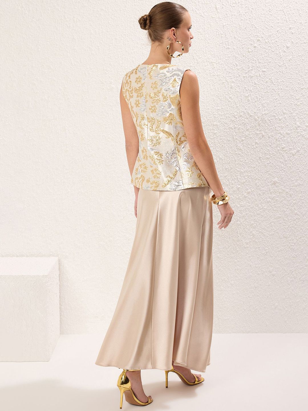 Floral Self Design Round Neck Waistcoat With Skirt - Image 3