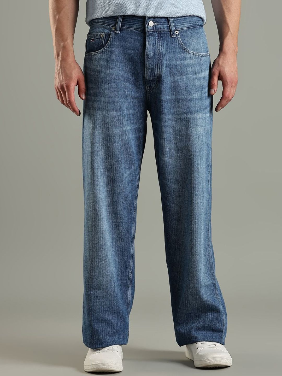 Tommy Hilfiger europe Men Relaxed Fit Mid-Rise Light Fade Jeans