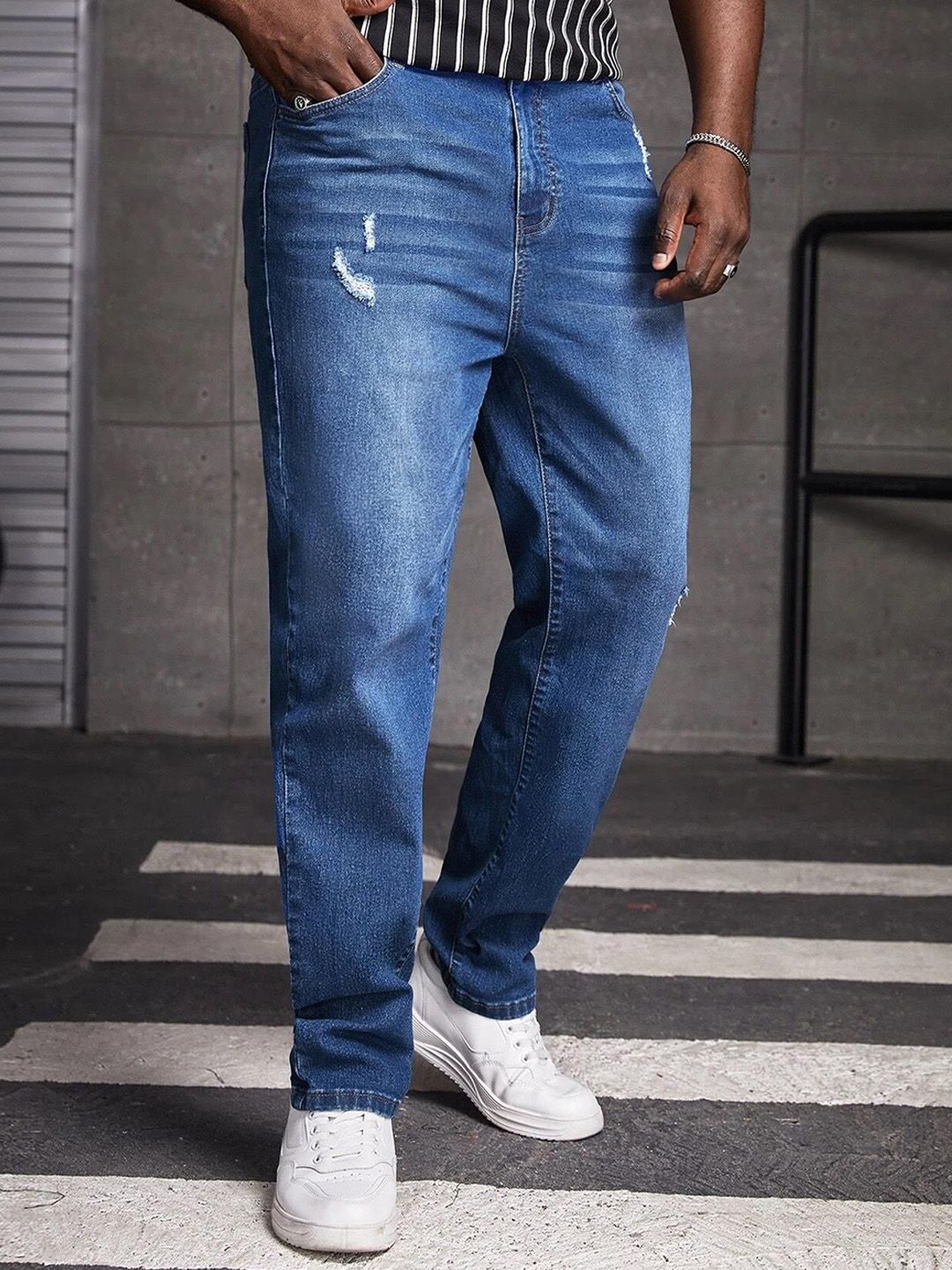 Men Regular Fit Mid-Rise Light Fade Stretchable Jeans - Image 3