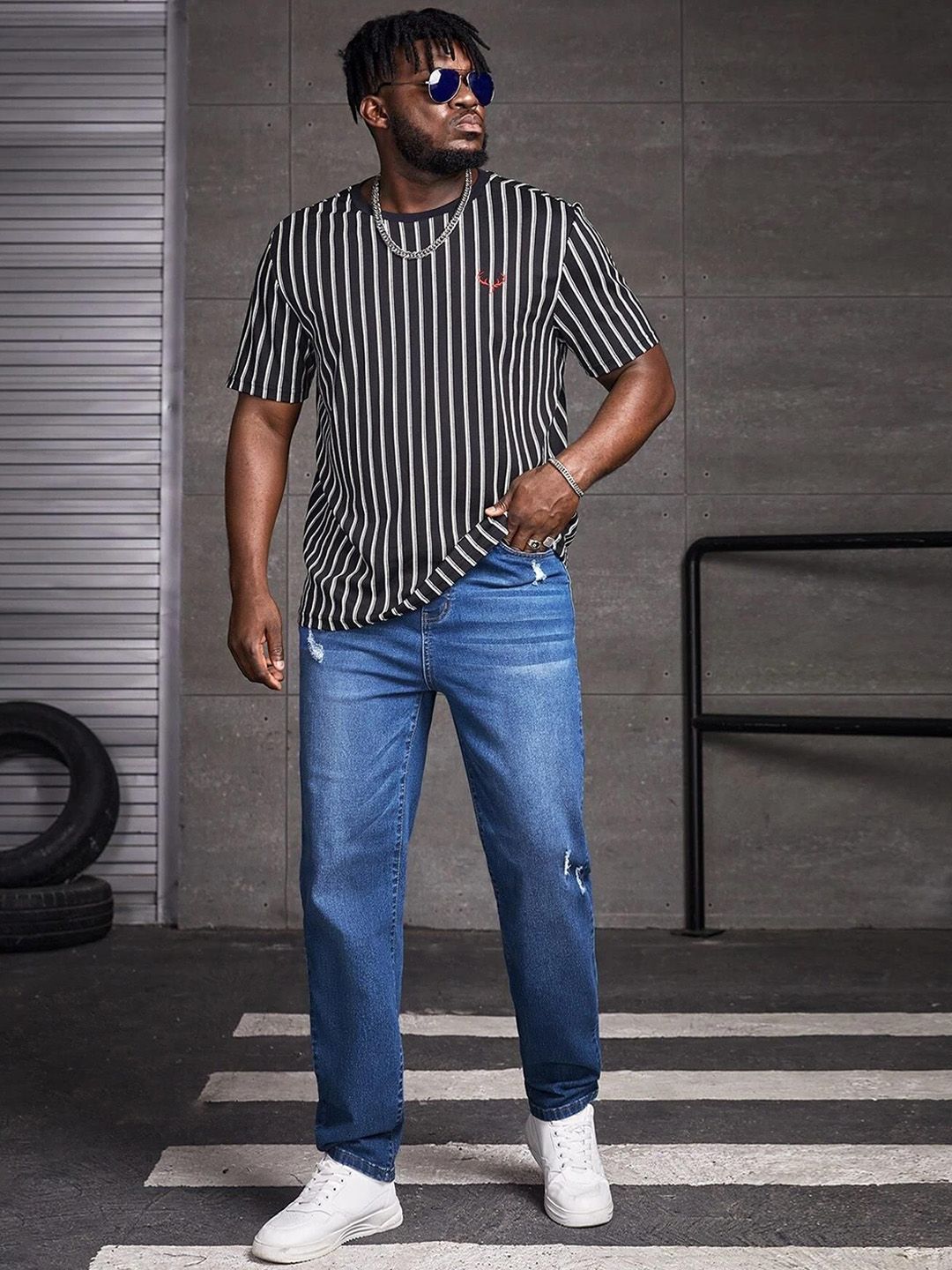 Men Regular Fit Mid-Rise Light Fade Stretchable Jeans