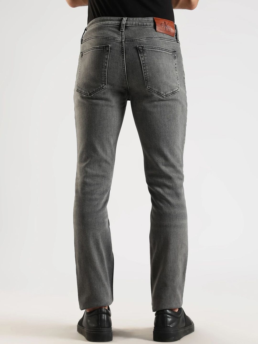 NEW Calvin Klein Jeans Men Slim Fit Mid-Rise Light Fade Jeans - Image 2